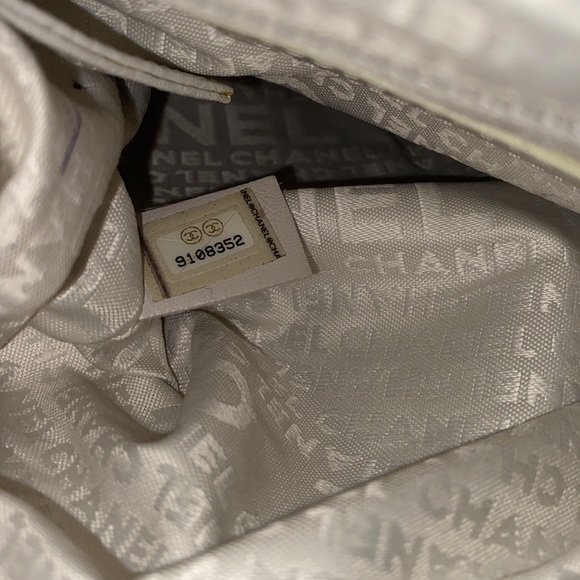 Vintage Chanel White Leather Shoulder Chain Bag - Picture 15 of 17